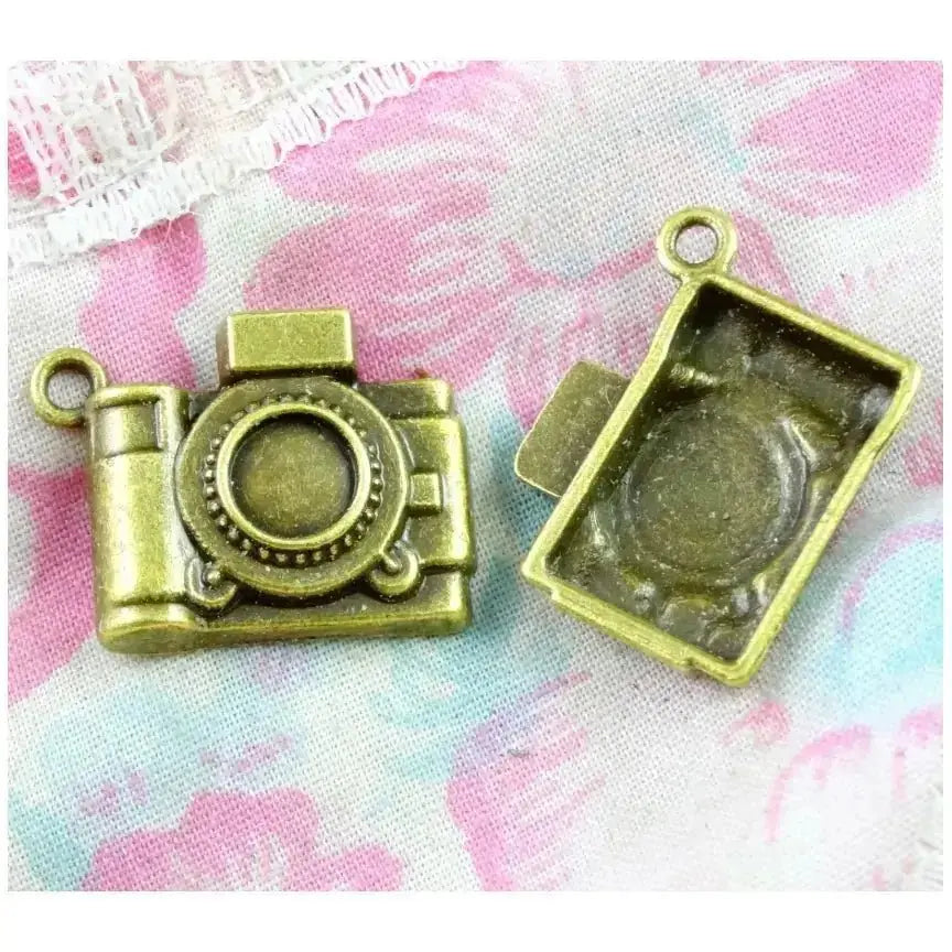 Unisex Camera Charm Pendant - Stylish Photography - Inspired Jewelry - Xandu Limited